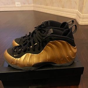 Nike Air Foamposite One Metallic Gold